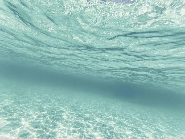 Tropical blue ocean underwater background - luxury nature patter — Stock Photo, Image