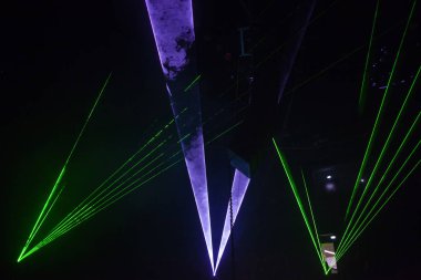 fütüristik ışıklar. Cyberpunk arka plan. Soyut lazerler glowin