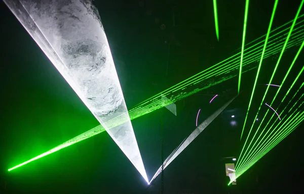 Luzes futuristas. Antecedentes cyberpunk. Lasers abstratos brilham — Fotografia de Stock