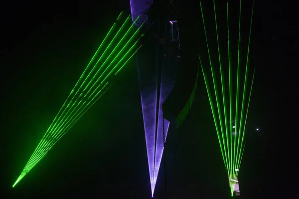 Luci futuristiche. Sfondo cyberpunk. Laser astratti glowin — Foto Stock
