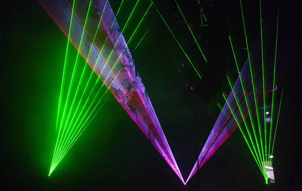 Luzes futuristas. Antecedentes cyberpunk. Lasers abstratos brilham — Fotografia de Stock