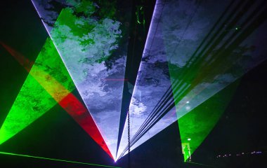 fütüristik ışıklar. Cyberpunk arka plan. Soyut lazerler glowin