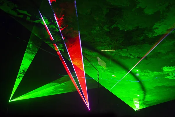 Luzes futuristas. Antecedentes cyberpunk. Lasers abstratos brilham — Fotografia de Stock