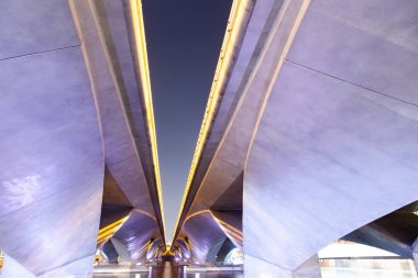 gece bir köprü hatları soyut fotoğraf