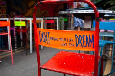 hayatınızı hayal etmeyin, hayalini yaşamak - mesaj arka 