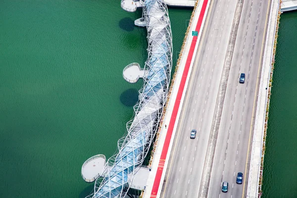 Aerial view of Helix bridge and traffic Singapore — Stock Photo, Image