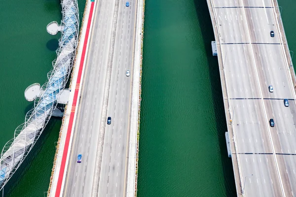 Helix köprü ve trafik Singapur havadan görünümü — Stok fotoğraf