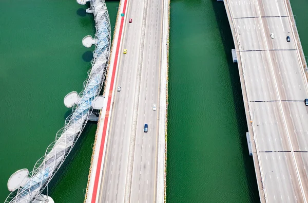 Aerial view of Helix bridge and traffic Singapore — Stock Photo, Image