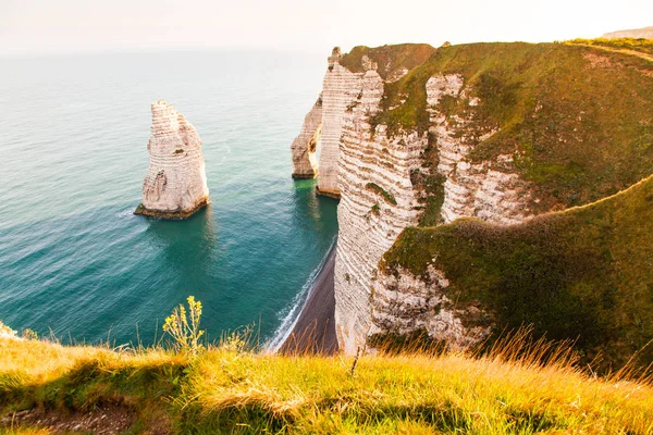 Paisagem costeira ao longo da Falaise d 'Aval o famoso clif branco — Fotografia de Stock