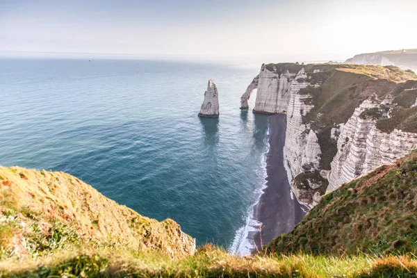 Paisagem costeira ao longo da Falaise d 'Aval o famoso clif branco — Fotografia de Stock