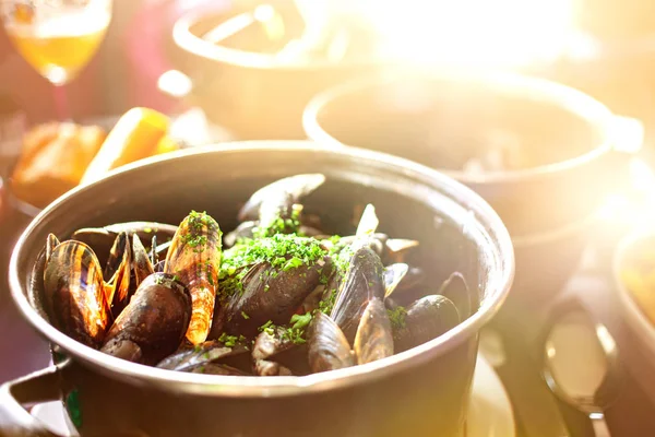 Freshly steamed mussels in a bowl - a classic dish in Belgium an — Stock Photo, Image