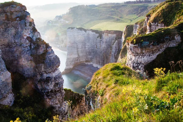 Paisaje costero a lo largo de la Falaise d 'Aval el famoso acantilado blanco —  Fotos de Stock