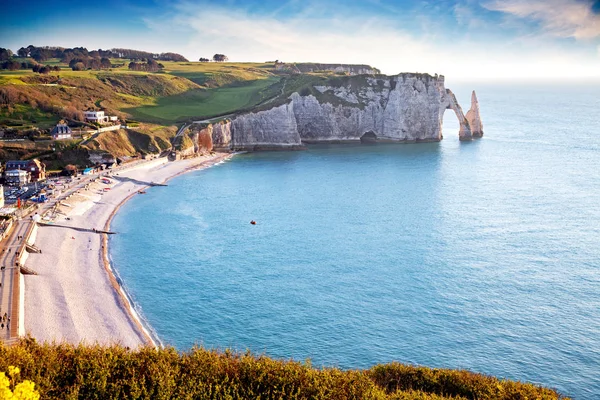 Paisagem costeira ao longo da Falaise d 'Aval o famoso clif branco — Fotografia de Stock