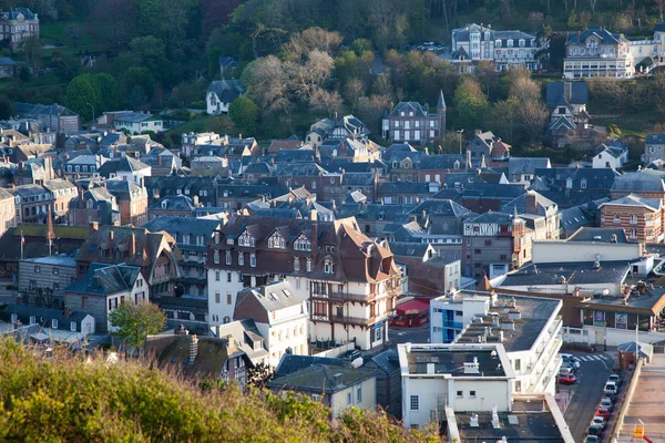 El pueblo de Etretat, Normandía, Normandía, Canal de la Mancha Sein —  Fotos de Stock