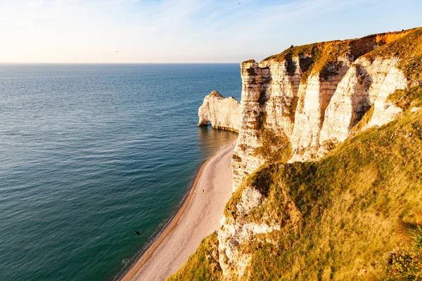 Paisagem costeira ao longo da Falaise d 'Aval o famoso clif branco — Fotografia de Stock