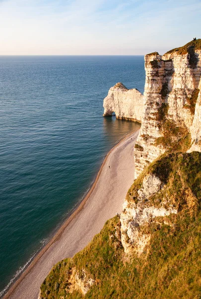 Paisagem costeira ao longo da Falaise d 'Aval o famoso clif branco — Fotografia de Stock