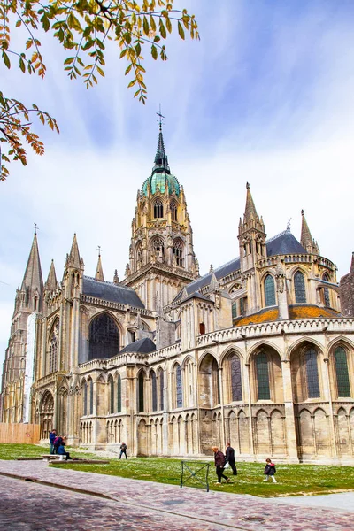 La Catedral gótica del siglo XIX en Bayeux, Baja Normandía —  Fotos de Stock