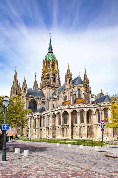 La Catedral gótica del siglo XIX en Bayeux, Baja Normandía —  Fotos de Stock