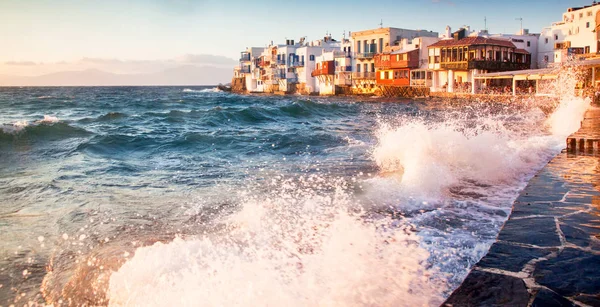 Маленький венец на закате, мифос, Греция - luxury travel destiat — стоковое фото