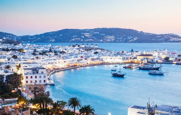 Mikonos kasaba Mikonos adası üzerinde güzel alacakaranlık, Kiklad 