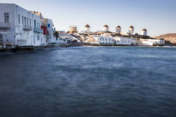 Vista famosa Moinhos de vento tradicionais na ilha Mykonos, Grécia — Fotografia de Stock