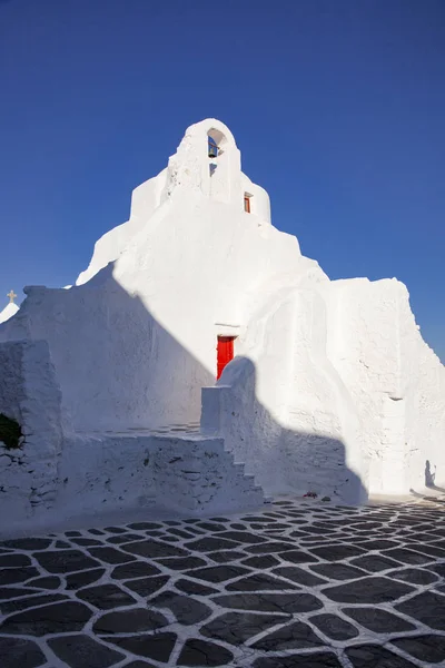 14: e århundradet Paraportiani kyrka på ön Mykonos, Greec — Stockfoto