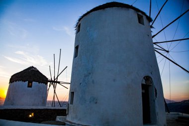 Yunanistan 'ın Mykonos adasında geleneksel yel değirmenleri