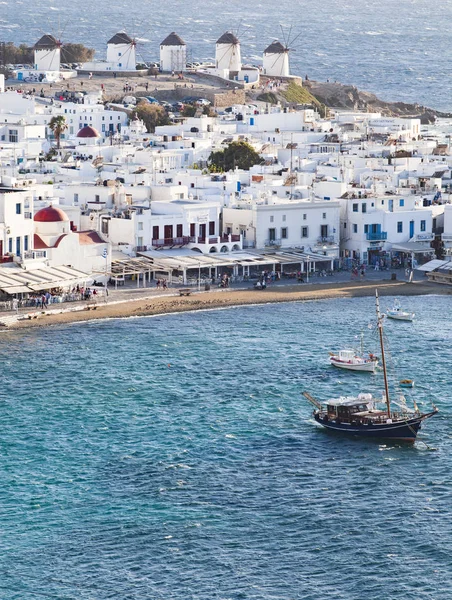 Panoramic view of the Mykonos town harbor with famous windmills — Stockfoto