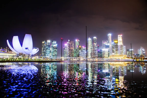 สิงคโปร์ สิงคโปร์ - มีนาคม 2019: สายฟ้าของสิงคโปร์มารีน่า B — ภาพถ่ายสต็อก