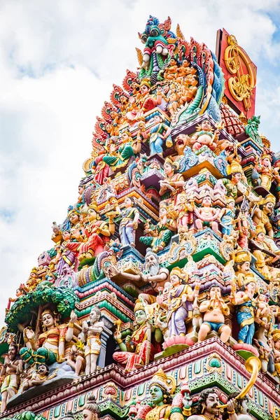 CINGAPORE, CINGAPORE - MARÇO 2019: Arte e divindade hindu intricada — Fotografia de Stock