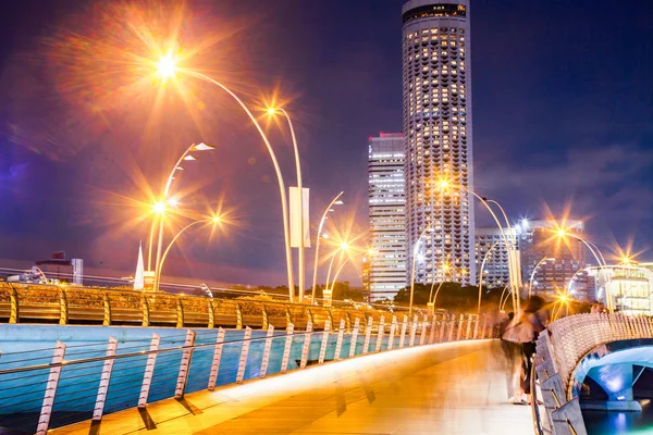 Singapore, Singapore-maart 2019: Esplanade Bridge en Downtown Rechtenvrije Stockafbeeldingen