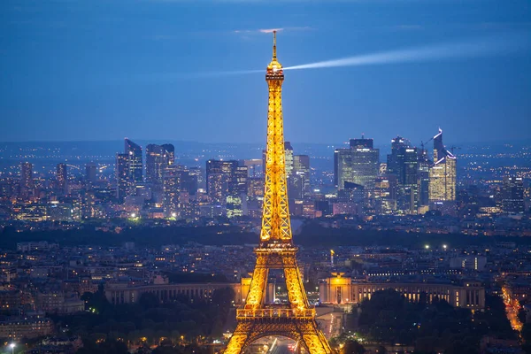 Paříž, Francie-květen 6, 2018: letecký pohled na Eiiffelovu věž a par — Stock fotografie