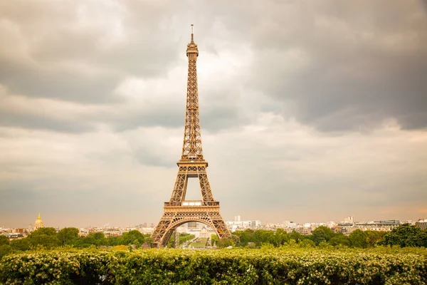 Destino romántico Torre Eiffel París, Francia — Foto de Stock