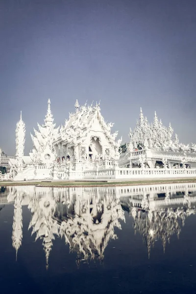 Wat Rong Khun Kuuluisa valkoinen temppeli Chiang Rai, Thaimaa — kuvapankkivalokuva