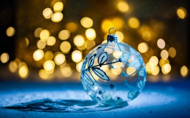 noel dekorasyon kar şenlikli ışıklar ve kopyalama alanı