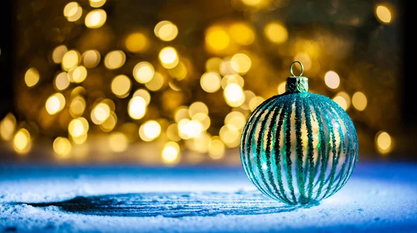 noel dekorasyon kar şenlikli ışıklar ve kopyalama alanı
