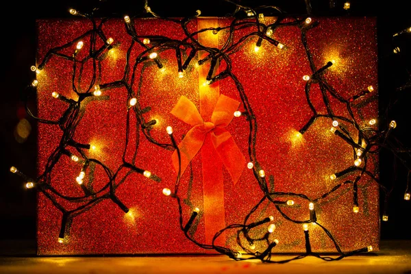 Vánoční světla na dárkovém boxu — Stock fotografie