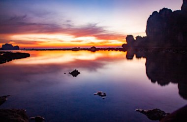 Krabi Tayland sahilde inanılmaz gün batımı