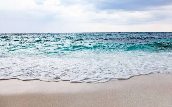 Playa tropical con arena blanca — Foto de Stock