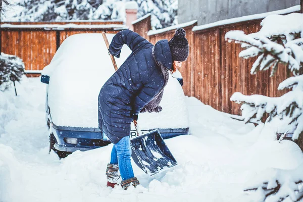 Woman Shovel Clearing Snow Courtyard — Stock Photo, Image