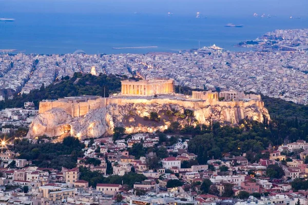 Stadtbild von Athen am frühen Morgen mit der Akropolis — Stockfoto