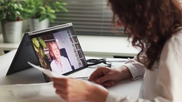 Telegeneeskunde Concept Oudere Vrouw Een Online Consultatie — Stockvideo