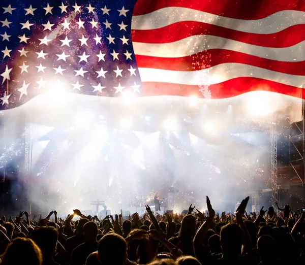 Multidão Celebrando Dia Independência Estados Unidos América Bandeira Dos Eua — Fotografia de Stock