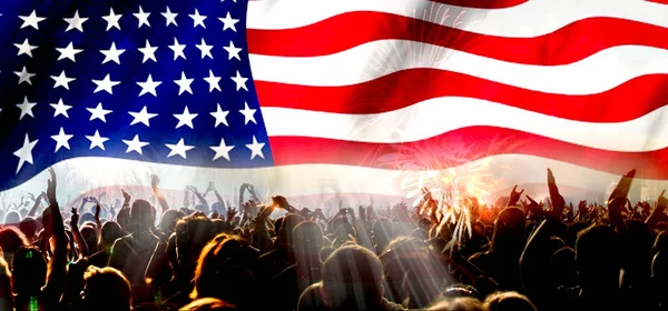 Crowd Celebrating Independence Day United States America Usa Flag Fireworks — Stock Photo, Image