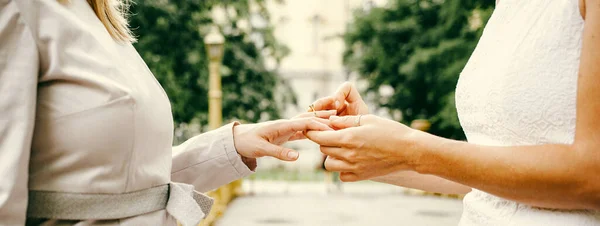 Svatba Krásné Lesbičky Pár Lásce Vdávat Nebo Angažovat Koncept Manželství — Stock fotografie