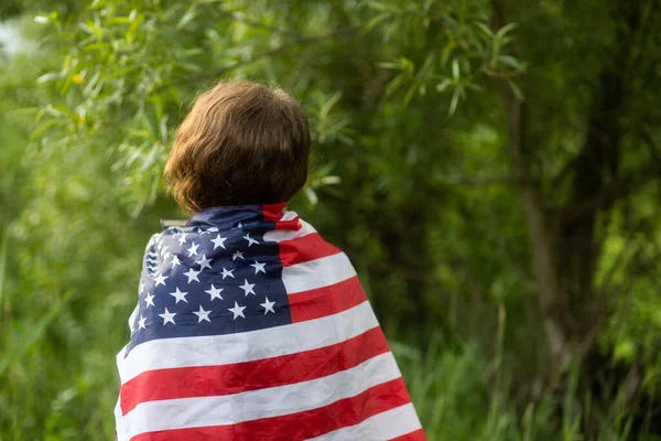 Žena Držící Den Nezávislosti Americké Vlajky — Stock fotografie