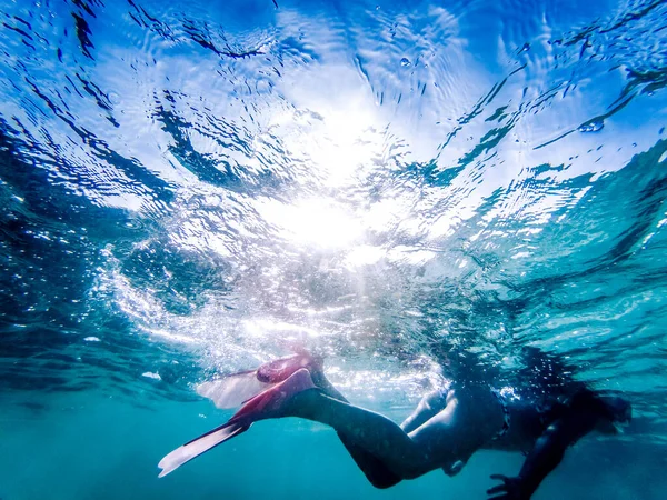 Woman Snorkeling Crystal Clear Tropical Waters — Stock Photo, Image