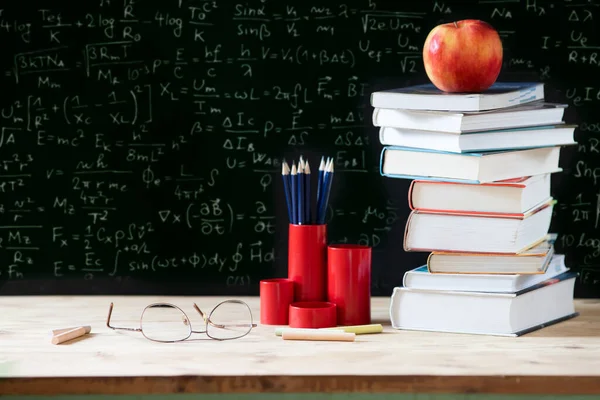 Back School Concept Pile Books Chalkboard — Stock Photo, Image
