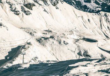 Schilthorn 'dan İsviçre Alpleri' nin Jungfrau bölgesinde kar yağışlı zirveler