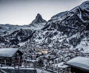 Zermatt 'tan Matterhorn zirvesine inanılmaz bir manzara